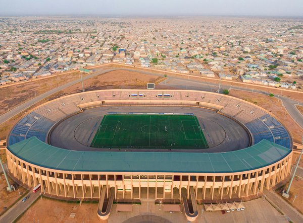 Comment la pratique du futsal peut-elle améliorer la technique de dribble des jeunes footballeurs?