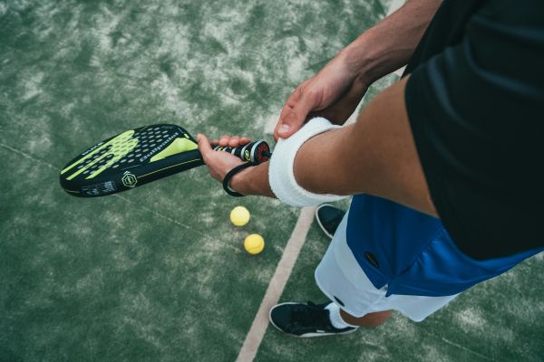 Cours particuliers de padel pour adultes à Toulouse : découvrez!